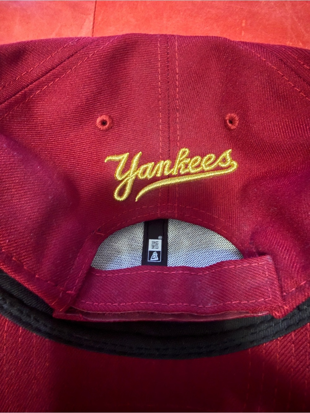New Era Adjustable 9FORTY Maroon Hat with Gold NY Yankees Logo size OSFM - Picture 2 of 4